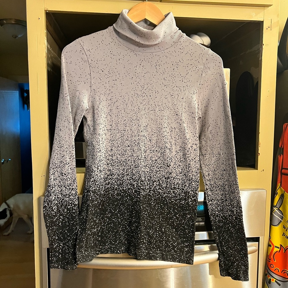 Athleta Flurry Blizzard Gray/Black Ribbed Turtleneck Base Layer Sz. S NWOT